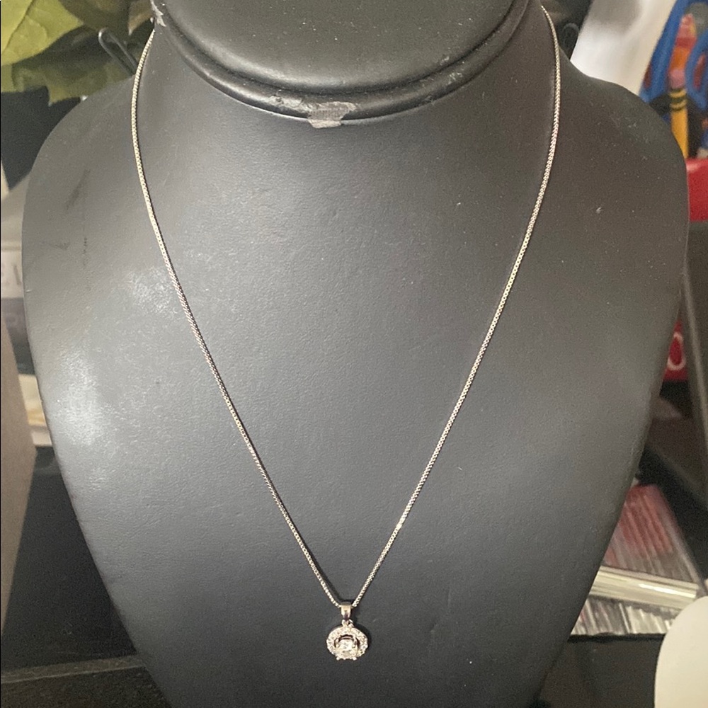 NEW Elegant Silver Cubic Zirconia Pendant Necklace - Picture 2 of 3